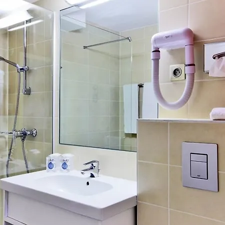 Kyriad Strasbourg 3* Lingolsheim